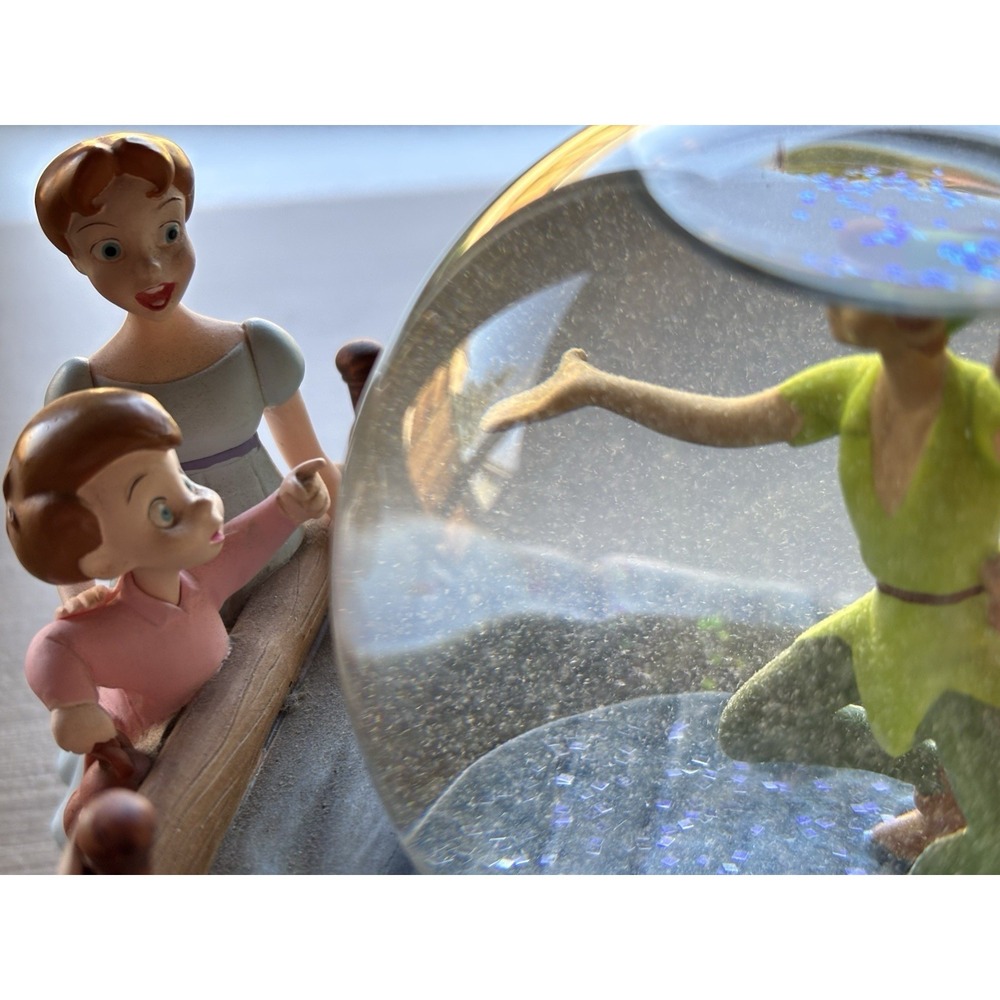 Walt Disney Peter Pan Cindy Water Globe - Picture 2 of 14